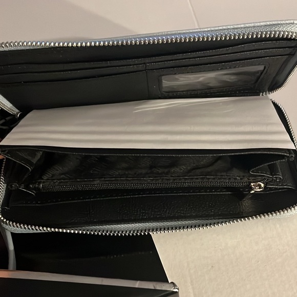 Steve Madden Light Powder Blue Textured Wristlet - Picture 4 of 8